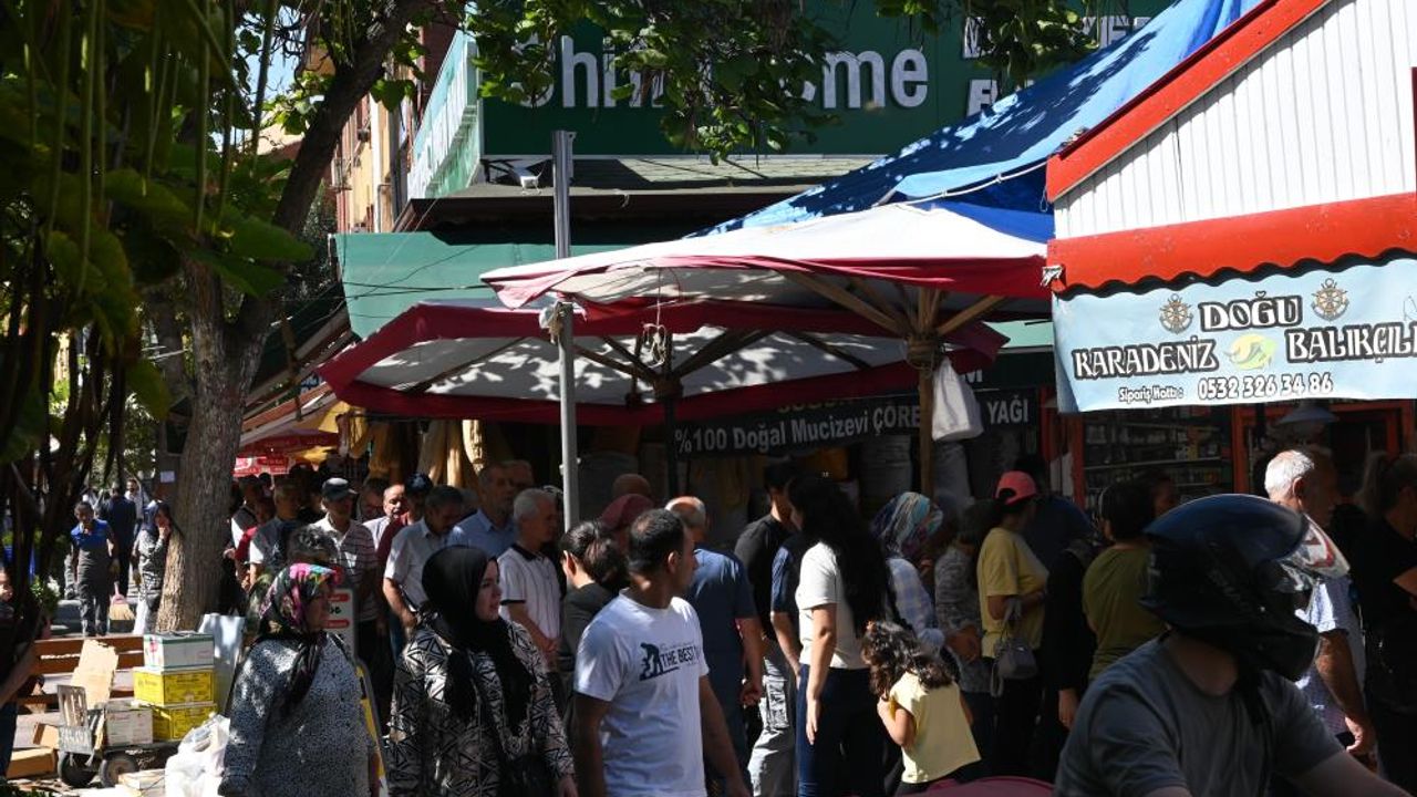 Eskişehir'de Hayrına Balık dağıtma yarışı:2  Günde 6 ton Balık dağıtıldı