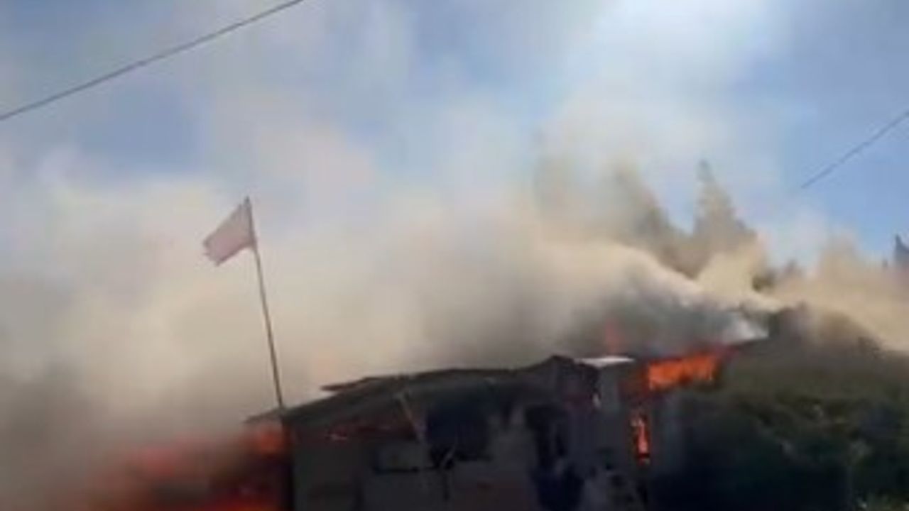 Kereste fabrikasında çıkan yangın paniğe sebep oldu