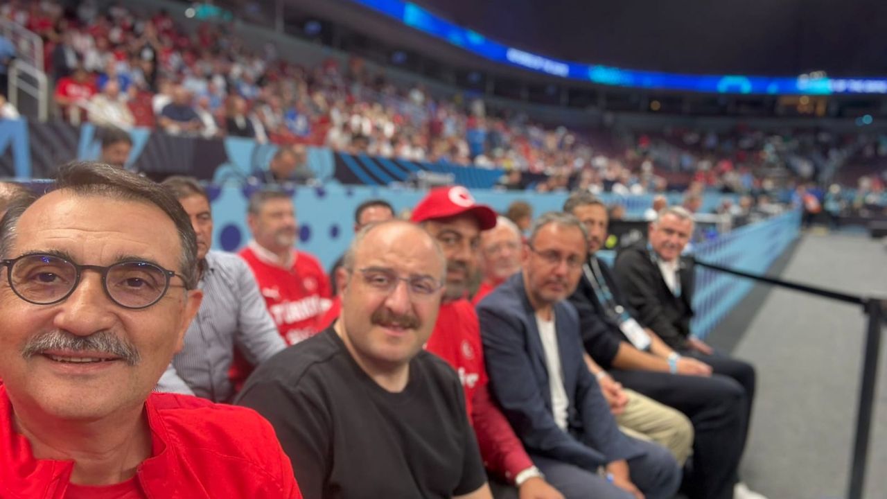 Fatih Dönmez’den 12 Dev Adam’a Riga’da Destek