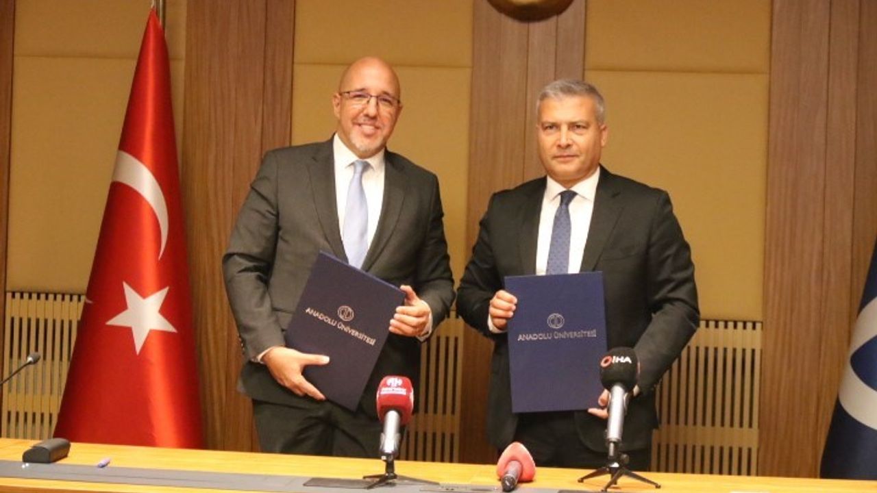 Anadolu Üniversitesi 4 bin 333 çalışanı için 111 bin 500 TL’lik rekor anlaşmaya imza attı