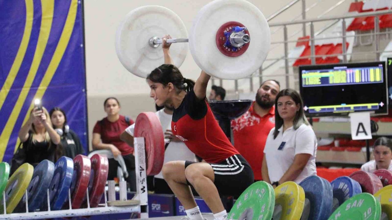 Gençler Kulüpler Türkiye Halter Şampiyonası Eskişehir’de başladı