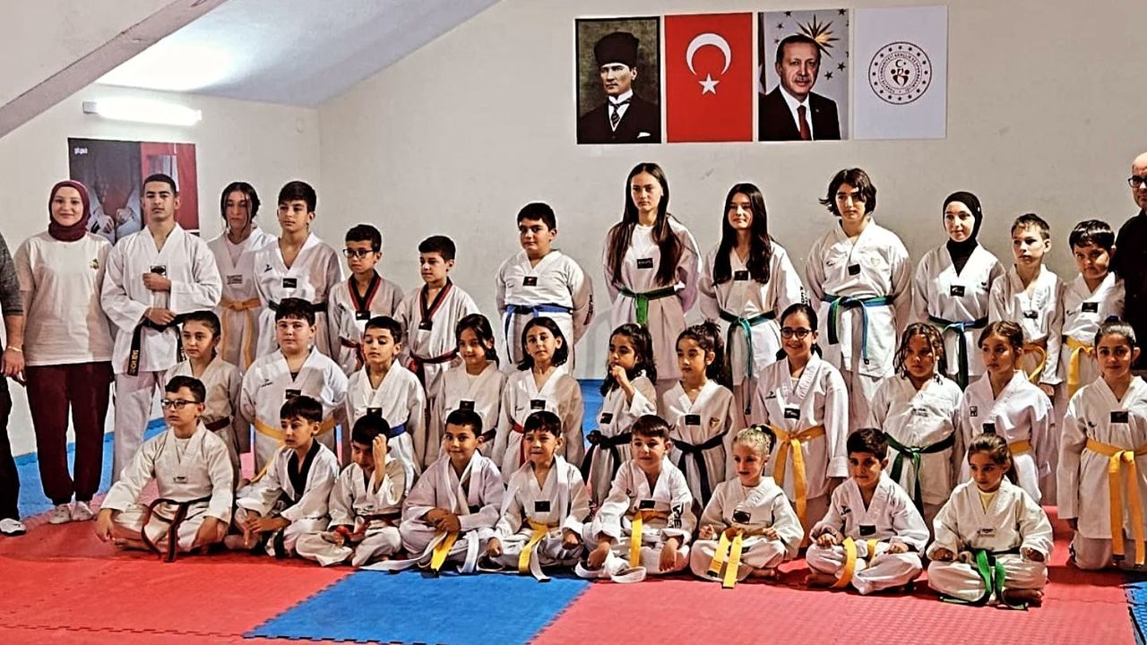 Eskişehir’de 40 taekwondo sporcusu kuşak atladı