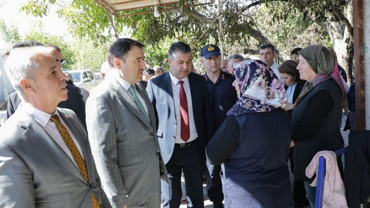 Kütahya Valisi Işın’dan, Şaphane’deki yangın bölgesinde inceleme