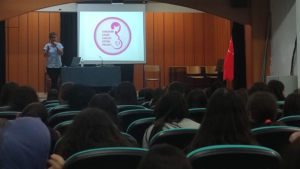 Eskişehir’de Kadın Sağlığı Projesi Okullarda Devam Ediyor