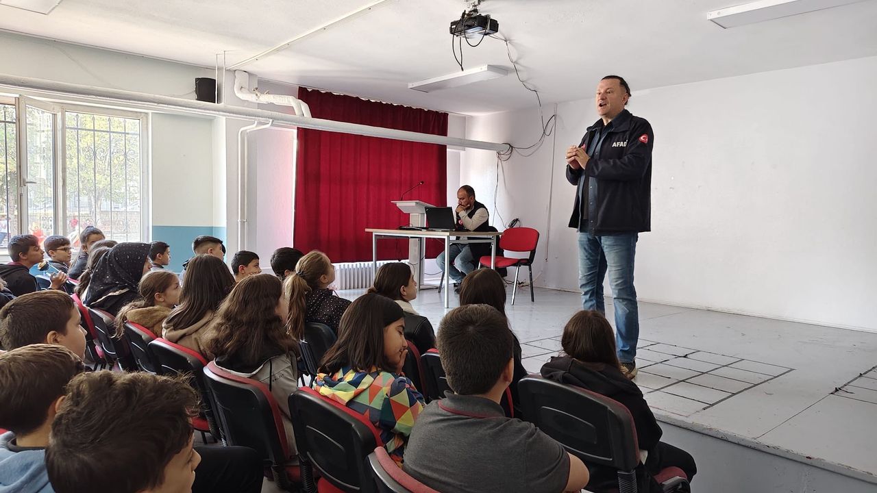 AFAD’dan öğrencilere afet ve yangın eğitimi