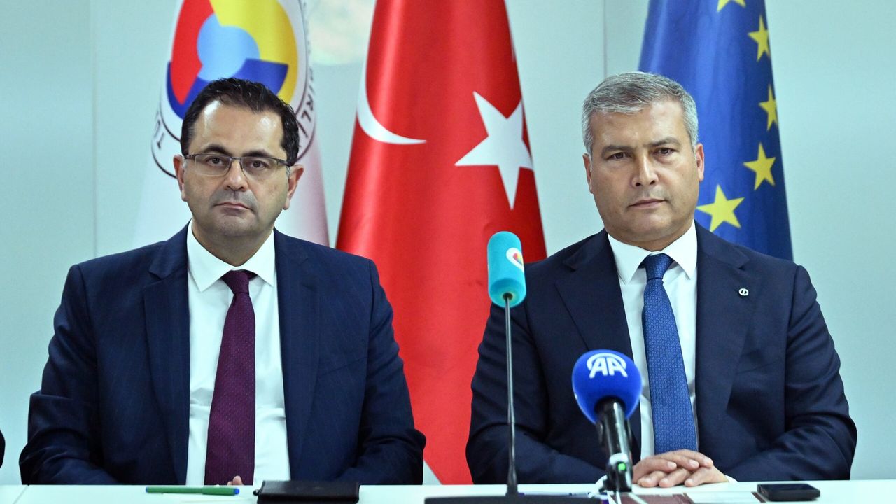 Rektör Adıgüzel, Brüksel'de Türk Dili ve Kültürü programını tanıttı