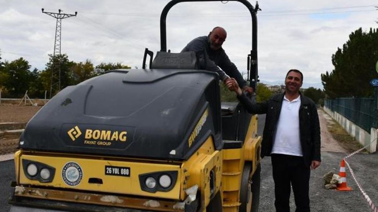 Beylikova Tarım Kredi Süt Fabrikası yolları sıcak asfaltla yenilendi