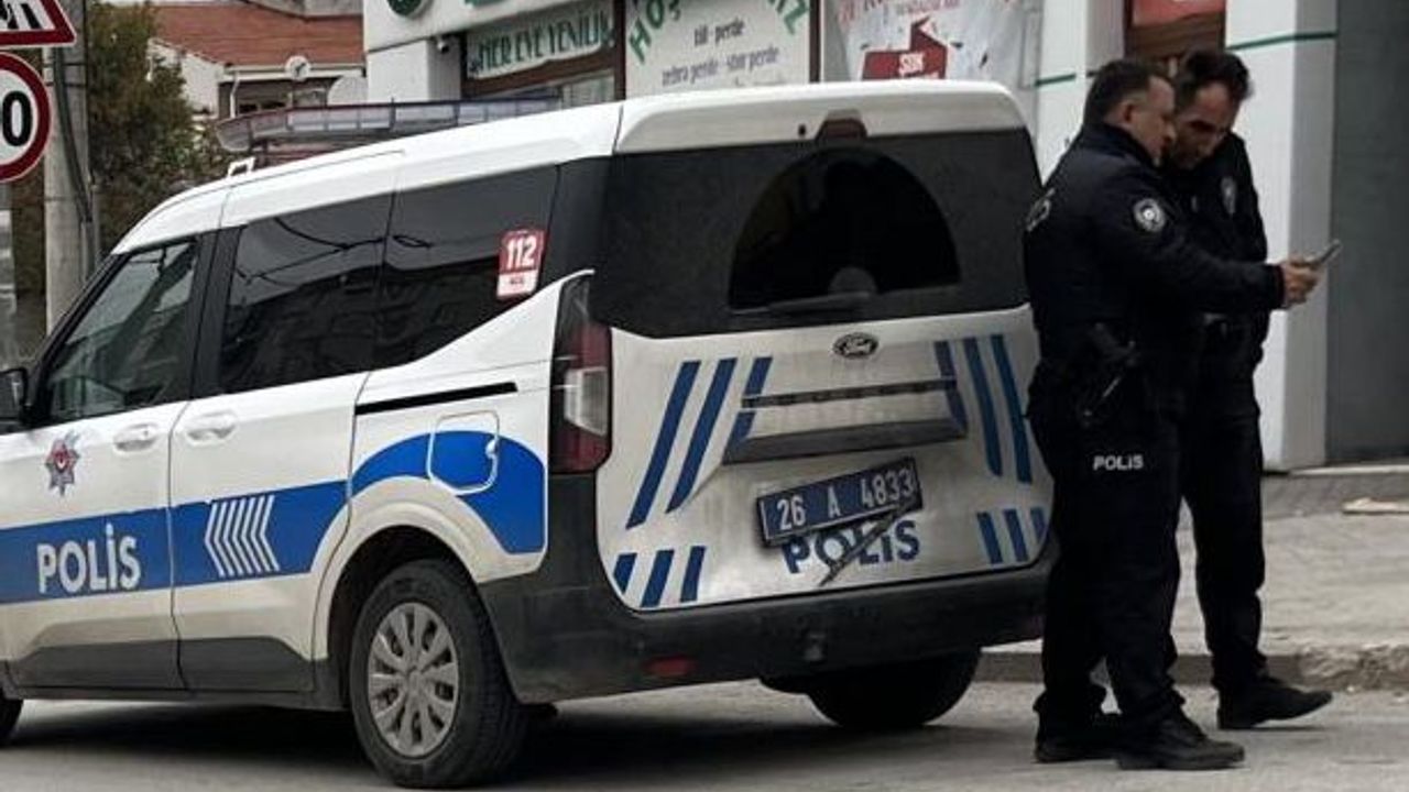 Polis Aracına çarpıp kaçtı