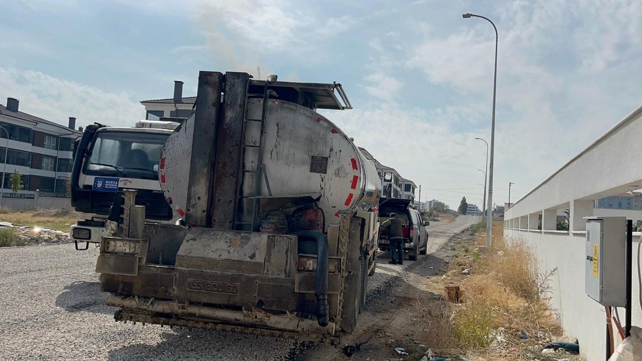Zift tankerindeki yangın ekiplerce söndürüldü