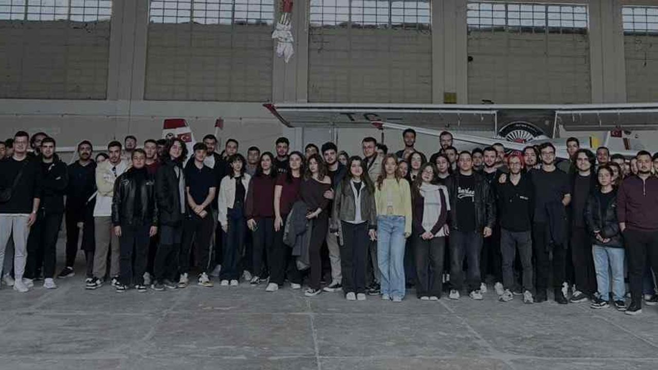 Üniversite öğrencileri İnönü Havacılık Eğitim Merkezi'ni ziyaret etti, eğitim uçaklarını yakından gördü