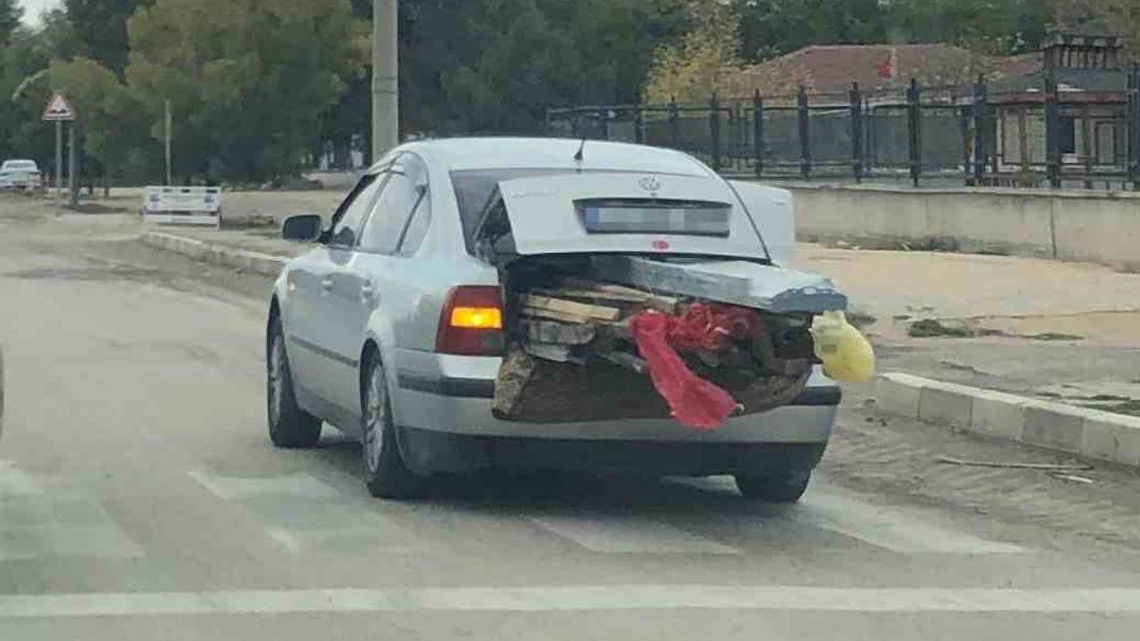 Bagajı kereste dolu araç trafiği tehlikeye attı