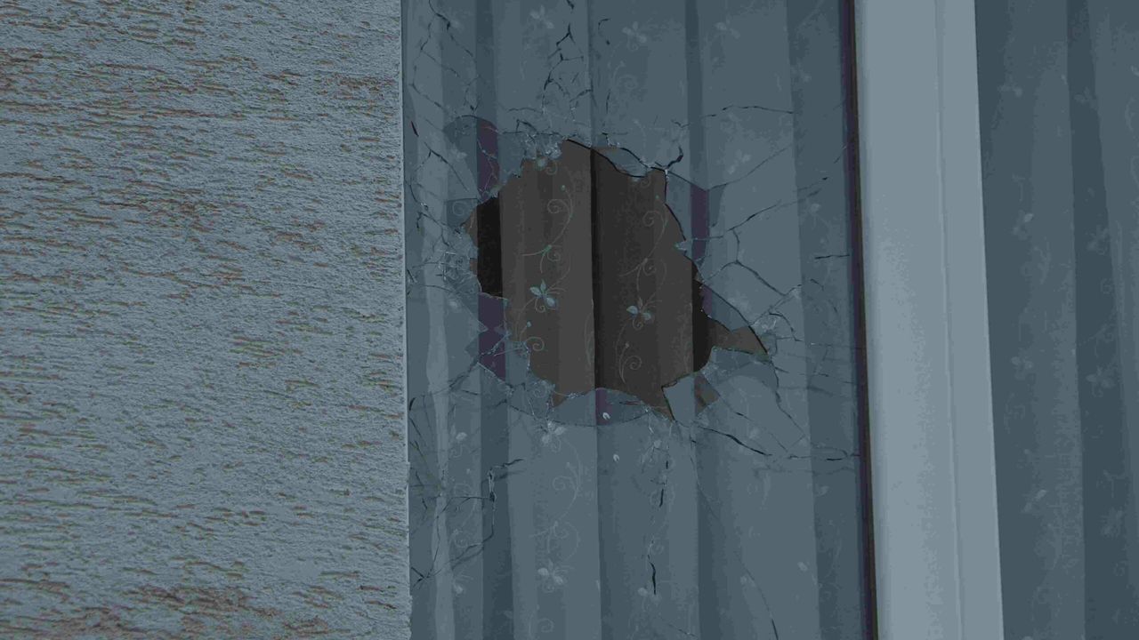 Eskişehir’de eşinin yaşadığı daireye tüfekle 2 el ateş edip kaçtı