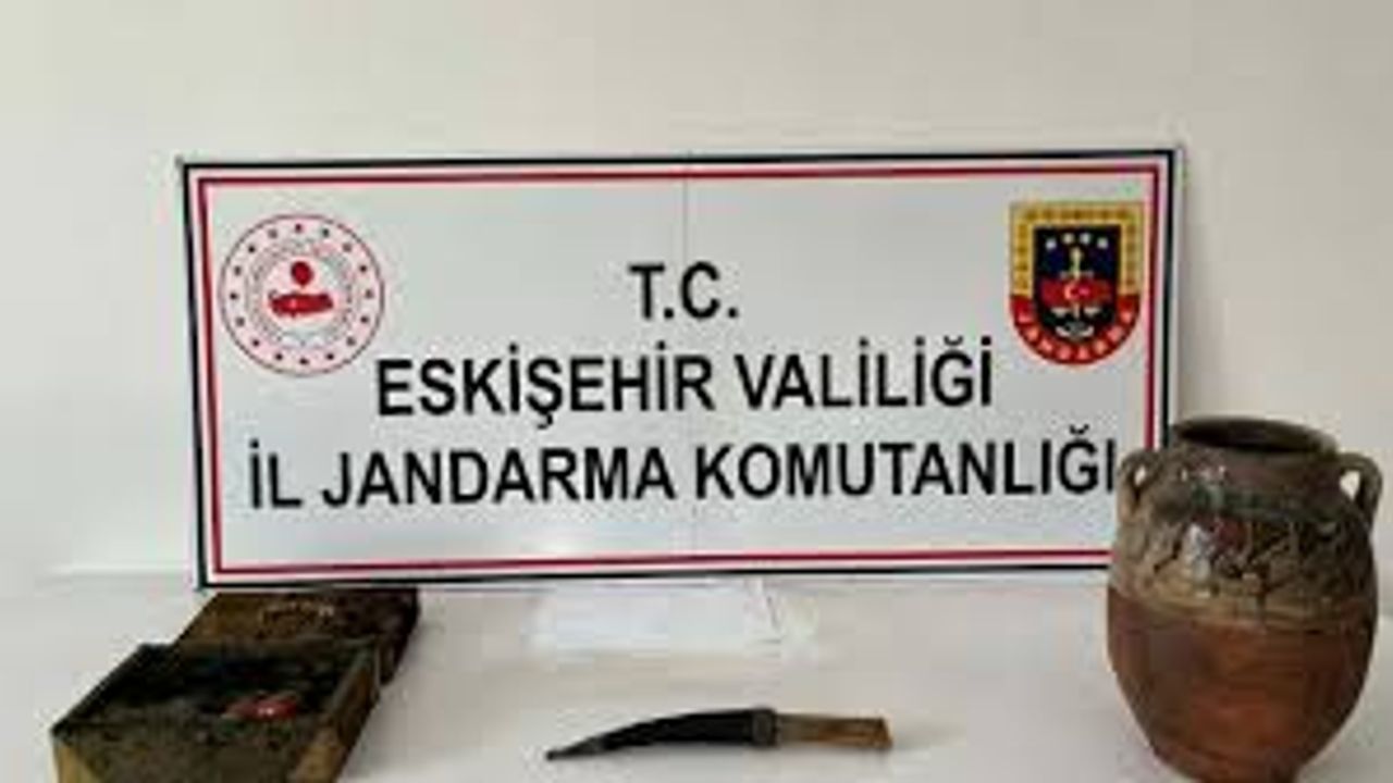 Tarihi eser satmaya çalışan şüpheli jandarma tarafından yakalandı