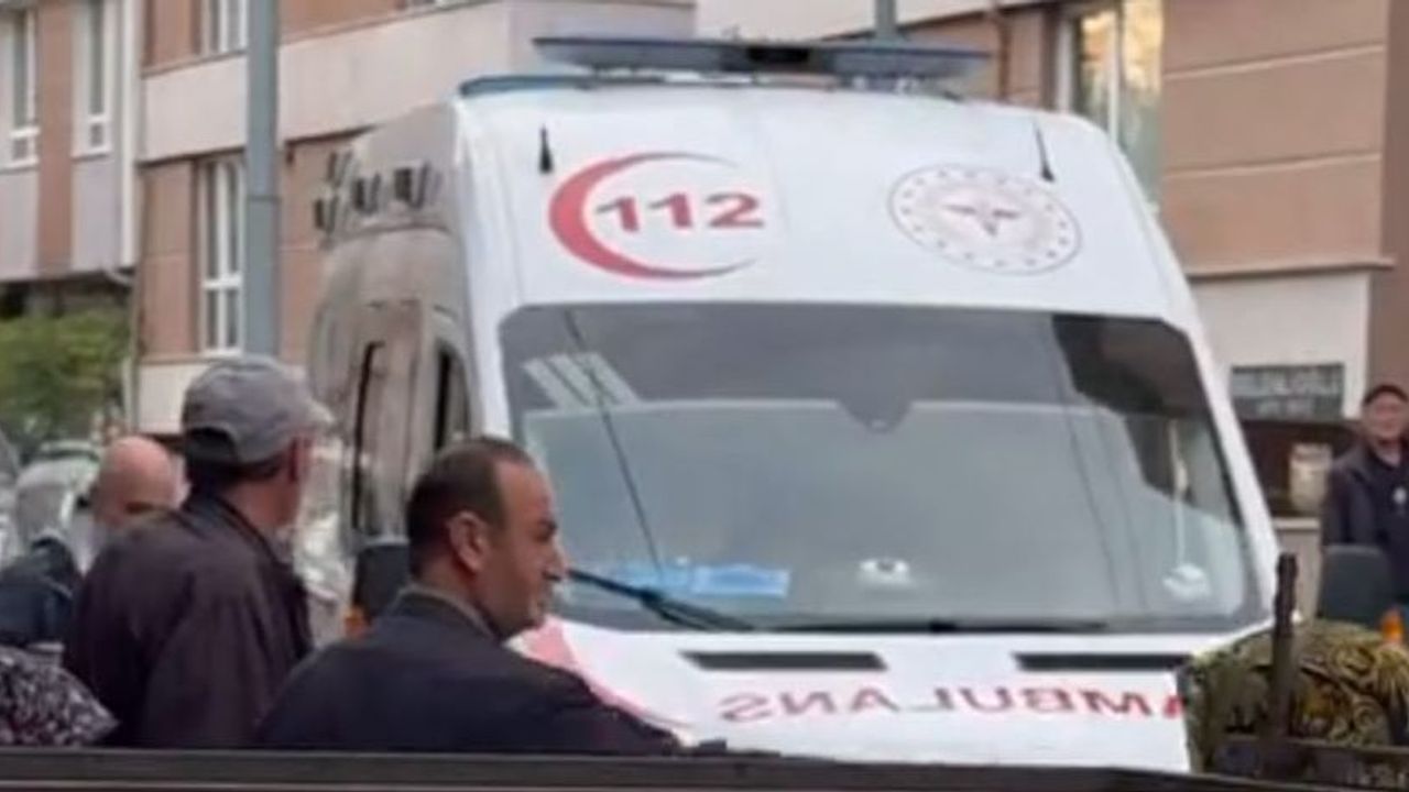 Otomobilin altında kalan 8 yaşındaki çocuk yaralandı