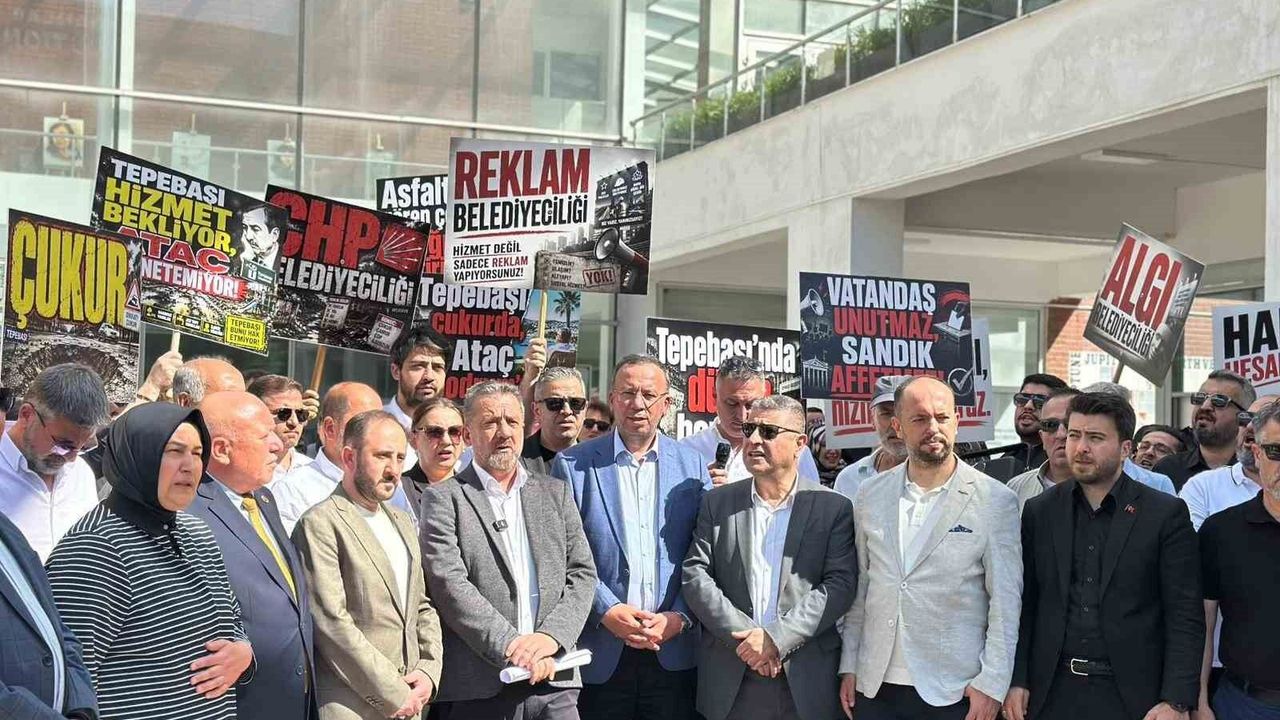 AK Partili Şimşek'ten Tepebaşı Meclisi tepkisi: 'Mecliste mikrofon kapatarak gerçeklerin üzerini örtemezsiniz'