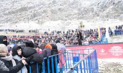 Şarkıcı Alişan konsere gelirken rahatsızlandı yerine Mithat Körler sahne aldı