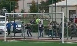 Amatör Futbolcunun bıçakla taraftarın üzerine yürüdüğü iddiası