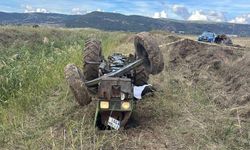 Su kanalına devrilen traktörün altında kalan yaşlı adam hayatını kaybetti