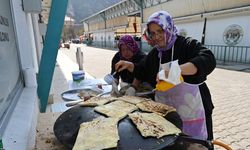 İnönülü kadınlardan gözleme ikramı