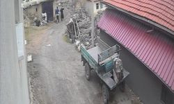 Vicdansız kocanın karısını darp ettiği anlar kamerada