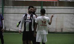 Bu maçta pas işaret dili ile isteniyor, 'gol' sesi çıkmıyor