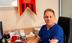 “Çocuk Cerrahisi Uzmanı Op. Dr. Mehmet Çiftçi,Testiste ani ve şiddetli ağrı, testis torsiyonunun belirtisi olabilir.”