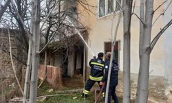 Günyüzü ilçesindeki yangında ev kullanılamaz hale geldi