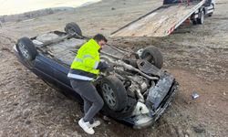 Şarampole devrilen otomobilde 2 kişi yaralandı