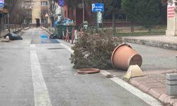 Kentte oluşan fırtına yağmurla beraber şiddetini arttırdı