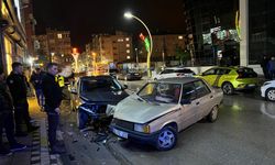 İki otomobilin çarpıştığı kazada 1 kişi yaralandı