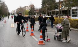 Arabasız Pazar'da Cadde ve Sokaklar Vatandaşlara Açıldı