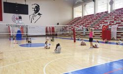 Şehit Anıl Gül Spor Salonu'nda GSB Spor Okulları Voleybol Çalışmaları Sürüyor