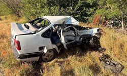 Otomobillerin çarpıştığı kazada bir kişi öldü 3 kişi yaralandı