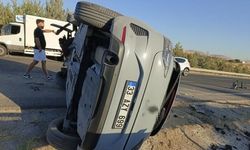Sivrihisar'da kontrolden çıkan otomobil yan yattı: 1 yaralı