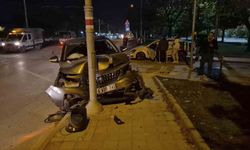 Eskişehir'de iki araç kavşakta çarpıştı: 3 yaralı