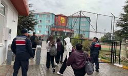 Eskişehir'de jandarmadan okul çevreleri ve servislere yönelik denetim