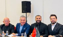 Eskişehir'in Uluslararası Ödüllü Kuaförü Tuncay Gitgör Antalya'da Saç Kesim Yarışmasında Jüri Oldu