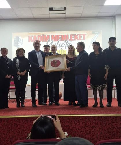 MİHALIÇÇIK İlçesinde Kadim Memleketim Malıç Türkü ve Şiir Gecesi Coşkuyla Yapıldı