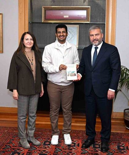 Anadolu Üniversitesi uluslararası öğrencisi 9'ncu Uluslararası Öğrenciler Kongresi'nden ödülle döndü