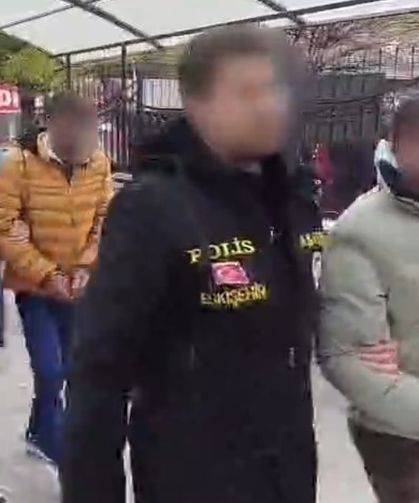 Kilitli motosikleti çalan 2 şüpheli yakalandı