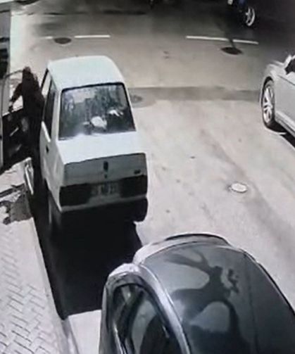 Park halindeki araçtan oto teyp çalan şüpheli yakalandı