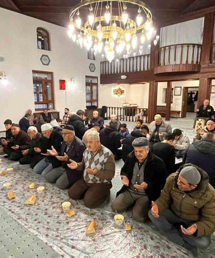 Kırka Mahallesi sakinleri 2026 yılının ilk sabah namazını birlikte kıldı