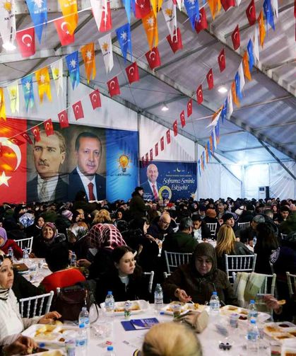 AK Parti'nin iftar çadırı sayısı 3'e yükseldi