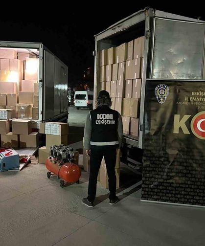 Eskişehir'de 5 milyon 800 bin makaron ve kilolarca kaçak tütün ele geçirildi