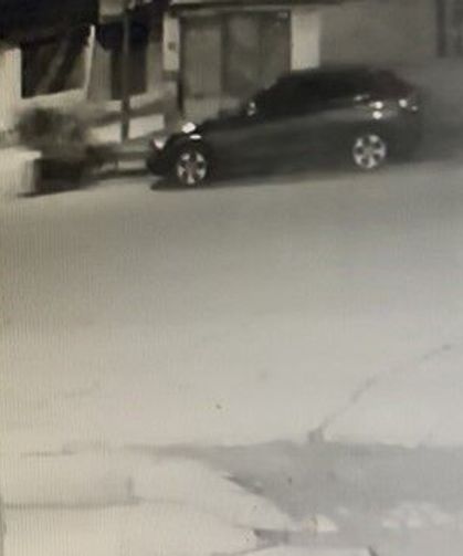 Motosiklet önce yayaya ardından duvara çarptı: 3 yaralı