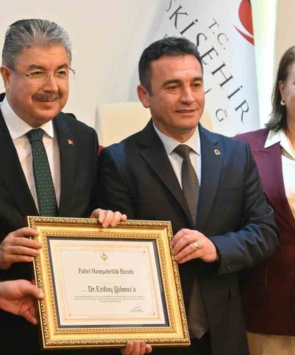 Vali Dr. Erdinç Yılmaz'a 'Sivrihisar Fahri Hemşehrilik Beratı' takdim edildi