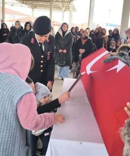 Kazada hayatını kaybeden uzman çavuş askeri törenle toprağa verildi