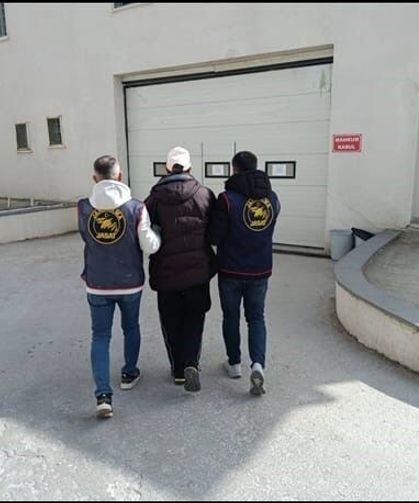 21 yıl hapis cezası bulunan dolandırıcı JASAT'tan kaçamadı