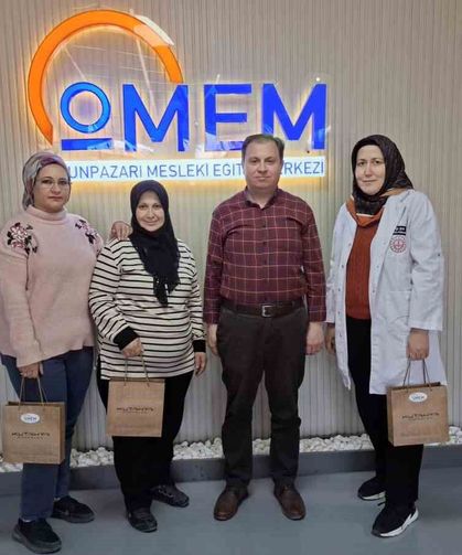 8 Mart Dünya Kadınlar Günü'nde öğretmenlerini ve çalışanlarını unutmadılar