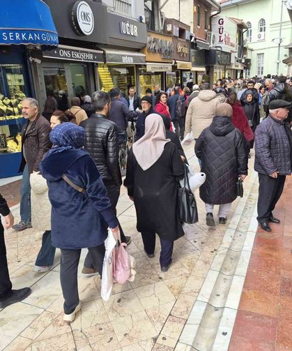 Altın fiyatları düşünce vatandaşlar kuyumculara akın etti